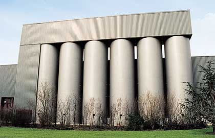 Schüttgut Silo mit Penthous